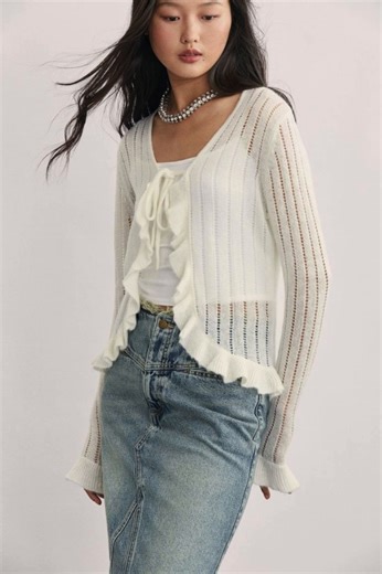 ＼最新コレクション／ 🆕 https://hm.info/61824FwJw 季節の変わり目に活躍する羽織りや、ワンピース、トップス、デニムが登場😍 春の新作をチェックしてね！ | H&M