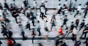 Pourquoi la population mondiale pourrait finalement diminuer de moitié d'ici à 2100 ?