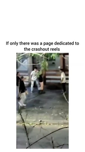 The Crashout Reels on Instagram: "《阿甘正传》是一部1994年美国史诗浪漫喜剧-drama电影，由罗伯特·泽米基斯执导，汤姆·汉克斯、罗宾·怀特和加里·西尼斯主演。该片于1994年7月6日上映，讲述了阿拉巴马州一个智力迟钝但善良的男人福雷斯特·甘普的生活，他经历了20世纪几个重要事件的数十年！该片因其导演、表演、视觉效果、音乐和剧本而获得广泛的好评，成为一部主要的商业成功，全球票房超过6.77亿美元。《阿甘正传》获得了多个奥斯卡奖，包括最佳影片和最佳导演（罗伯特·泽米基斯）。 《阿甘正传》可以观看，您可以在流媒体平台或购买选项中找到更多信息。如果您有兴趣了解更多关于这部电影或其制作的信息，可以探索派拉蒙维基百科或总电影维基以获取深入的 细节。"