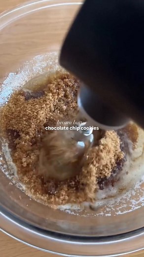 This is actually the only cookie recipe you need this season. I’ve made a batch every week now. I finally have perfected the recipe. Dare I say these are the best brown butter chocolate chip cookies! It really does have the perfect texture. Crispy edges, moist chewy center. The nuttiness from the brown butter. It has a mix of dark chocolate & semi sweet chocolate chips. The toffee bits give it a nice hidden crunch. Topped with flaky sea salt Ingredients: * 190 g unsalted european butter * 215g a