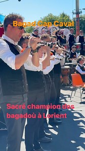 Le Bagad Cap Caval Ça pose une nouvelle fois au championnat national des Bagadou à Lorient, ce samedi 10 août. Avec sa victoire en février à Brest, il est sacré champion de Bagadou de Bretagne Il devance le Bagad Brieg et le Bagad Kemper. #championnatnationalbagadou #bagadou #lorient #fil2024 #festivalinterceltique | France 3 Bretagne