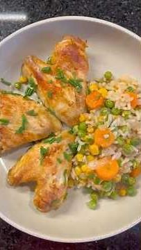 🍗 Knusprige Hähnchenflügel mit Reis und Gemüse aus dem Ofen 🍚🥕🌽