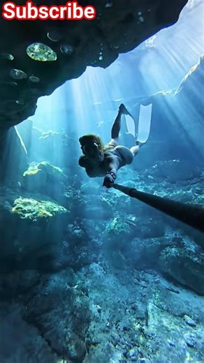 Beautiful girl swimming under Ocean water 💦🧜‍♀️ #freediving #mermaid #underwater #swimming #shorts