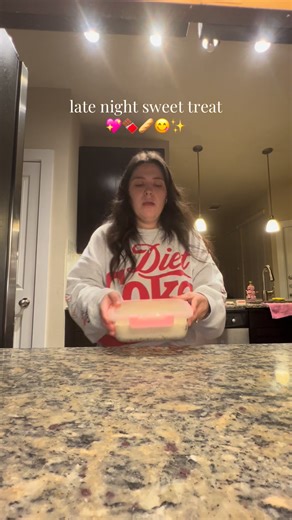 late night sweet treat 💖🍫🥖😋✨ Tonight I turned my Poco Bero pizza dough into BAKED CHURRO STICKS because I forgot it proofing all day 😭🤌🏼 So easy & SO GOOD! Here’s how I did it ⬇️ Roll pizza dough into a rectangle. Cut into 1-inch strips & twist. Place on a GREASED baking sheet. Brush with melted butter. Bake at 400 for 12–15 mins until. Brush with more butter. Roll in cinnamon sugar. (1/3 cup sugar 1tbs cinnamon) Dip in Nutella 🤤 #cooking #recipe #sweettreat #fyp #foryoupage | Jessica Si