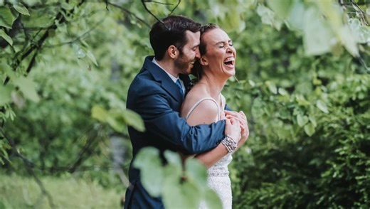 5 Poses of a Wedding Couple That You Should Never Miss