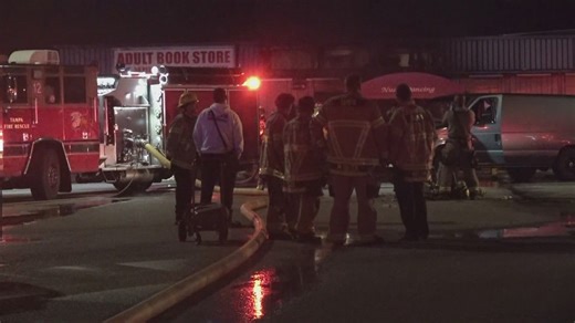 Tampa gentleman's club fully engulfed in flames, firefighters say