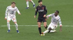 Chelsea loanee Nicolas Jackson given straight red card for horror tackle