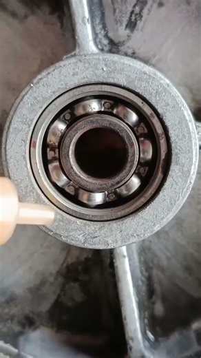 mechanical tricks to lubricate the bearings #tutorial #mechanic