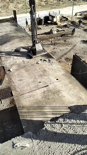 I have taken photos📷 to show people tunnel work ,not to show person👥 so be kind😊 because we don't have any problem with people.