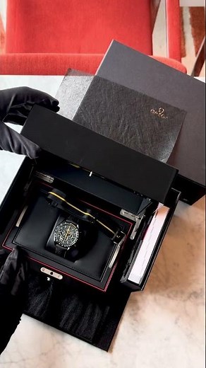 Unboxing the Omega Speedmaster “Dark Side of the Moon” 🖤 #chrono24 #omega