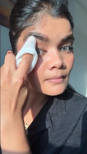 Do your eyebrows in seconds 🤯🤯#makeup #makeuphacks