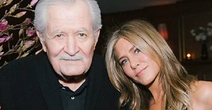 Quem foi John Aniston, pai de Jennifer Aniston, que morreu aos 89 anos