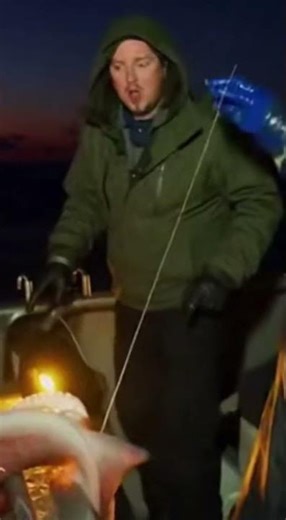 Deck Edge Vanishes — Squid Arms Cover the Boat