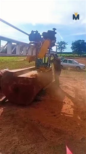 Pensa em uma produção bruta que ela dá, hein!” 🔥🪵 Cliente falou, tá falado. Alta produtividade e rendimento de verdade com a serraria certa. 💪 Mídia fornecida por cliente 📸 Serraria Móvel Vectron 🇧🇷