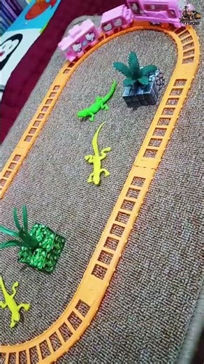 Railking Trainset ASMR - Hello Kitty with Lizard
