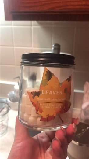 #candletok #waxmelts #bathandbodyworks #fallaesthetic #diyhacks #diy #candlewarmer #satisfyingvideo #shadowbanned