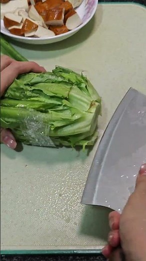 🥬 Stir-Fried Romaine Lettuce | A Simple Dish That Heals Generations ✨