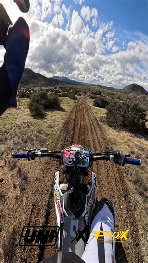 Jay Clark DirtBikeTV on Instagram: "Mega rad track on the 250. MX ✊🏼💨 Go to our LinkTree in profile for latest podcast, videos, stories & discount links. @ridedunlop @wisecopistoninc @prox_racing_parts @jepistons @fmf73 @decalworks @odi_moto @unifilter @worksconnection @rekluse_motorsports @cometicgasket @klotz1959 @mxplastics @cardosystems @vintco_usa @blasterproducts @arclevers @streamline_brakes @racetechinc #dirtbike #motocross #mx #motorcycle"