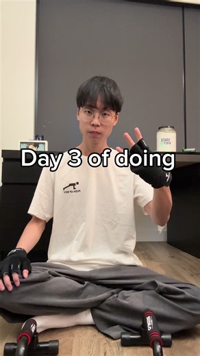 Day 3 of doing 1 pushup per 10 follows until I beat the world record #pushup #pushupboy #viral #challenge #gym