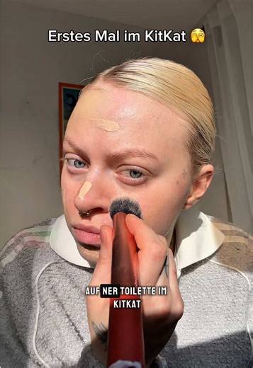 Erstes Mal im KitKat auf der Toilette – Zuschauerstory