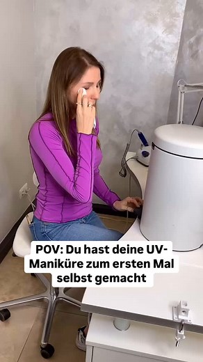 Starte deine Nagelreise – gesunde Nägel ohne Fehler und ohne Verletzungen Du möchtest selbst perfekte Nägel machen, aber hast Angst vor Verletzungen oder brüchigen Nägeln? Viele Anfänger machen unnötige Fehler, die zu Schäden und Frust führen. In meiner Anfänger-Schulung zeige ich dir, wie du von Anfang an alles richtig machst – ohne Stress und ohne deine Nägel zu ruinieren. Was du in der Schulung lernst: Die richtige Nagelvorbereitung, ohne den Naturnagel zu beschädigen Perfektes Lackieren, dam