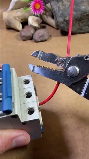 Single-strand hard wire reinforcement splicing method