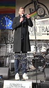 Wir wehren uns. Die AfD hat in Hechingen ihr Wahlprogramm für die Landtagswahl beschlossen. Mit über 1.100 Leuten haben wir gesagt: Es ist nicht normal, dass eine rechtsextreme Partei in unseren Städten Wahlprogramme beschließt. Das gehört verboten. In meiner Rede habe ich erklärt, was in dem Wahlprogramm drinsteht. Einige gruselige Sachen. Aber mir war auch wichtig zu zeigen, wie wenig da insgesamt drinsteht, wie löchrig das Ding ist. Denn: In diese Lücken stoßen auch Interessengruppen vor, die