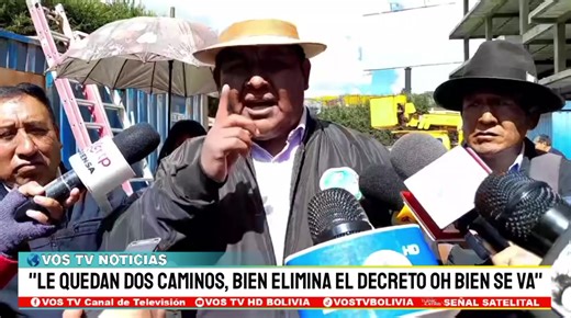 #ElAlto Pablo Merma - Presidente de juntas de vecinos del distrito 14 de la ciudad de El Alto, ha manifestado que van a sumarse a los bl0qu€os de caminos convocado por la COB, asimismo ha expresado que, el presidente Paz tiene dos caminos sobre el decreto supremo 5503. #VangPueblo #bolivia🇧🇴 #RodrigoPaz #marcha