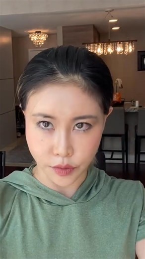 Struggling with uneven sides of your face? Here’s a simple fix: press in and back gently with both sides at the same time. This helps train balance, improve posture, and support anti-aging naturally. Which side feels stronger for you? Comment below. | Koko Face Yoga