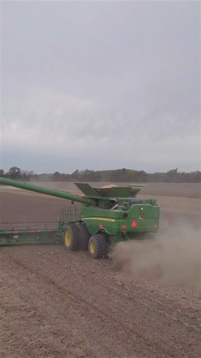 Are you prepared if a combine or baler fire breaks out? https://www.michiganfarmnews.com/water-fire-extinguishers-are-must-carry-items-this-harvest-say-safety-specialists #FireSafetyTips #farmsafety | Michigan Farm Bureau