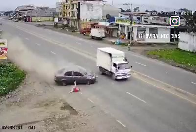 - “Oye mamá, ¿y mi tía Juana?”Me dijo que ya nada más estaba cruzando la calle y llegaba…