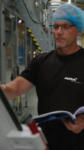 Wil jij werken met hightech machines zoals extruders en robots, en ondertussen jezelf blijven ontwikkelen? Bij ALPLA in Mijdrecht of Zwolle krijg je de kans om alles te leren over techniek, ervaring is mooi, maar geen vereiste. Wij leiden je intern op en zorgen dat jij kunt doorgroeien. Je komt terecht in een hecht team waar je storingen oplost, onderhoud pleegt en meedenkt over verbeteringen. Geen dag is hetzelfde, en jouw werk maakt écht impact op ons productieproces. ✅ Leren op de werkvloer o