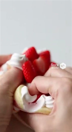 【ふわふわ】たっぷり苺のデコレーションケーキ スクイーズ（ホール）Squishy Whole Strawberry Decoration Cake - Super Soft & Slow Rising