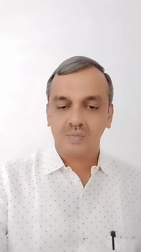 🍏 Apple India Hits Record Revenue — A Lesson in Market Positioning In September 2025, Apple India recorded its highest-ever revenue, driven by the launch of its latest iPhone series and its widespread availability across the country. This success wasn’t accidental — it’s the outcome of: ✅ Strategic Market Expansion – Apple strengthened its retail presence across metro and tier-2 cities. ✅ Premium Brand Positioning – It has created a niche segment that equates Apple with innovation, lifestyle, a