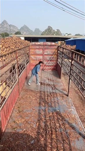 拿着够填饱肚子的工资，做着满手都是老茧子，还得一边咬着牙做 #dj