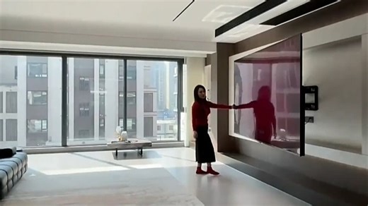 新电视已安装完毕，分享我的真实体验：画质清晰、操作流畅，智能语音控制便捷，家人观影体验大幅提升，尤其大屏追剧和体育赛事更沉浸，值得推荐。