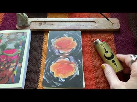 The Rose Season Tarot: Flipthrough and Card Descriptions