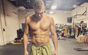 WWE Superstar Gunther chokes a bodybuilder while working out