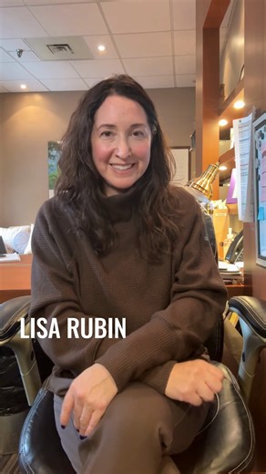 Sit down with Artistic and Executive Director Lisa Rubin as she tells us all about the first show supported by the new Stage Forward Fund: Contact Theatre's production of Falsettos! An unapologetically queer and Jewish story - this show is not to be missed! 📅 Dates: March 7 - March 15 🎟️ Tickets: https://purchase.segalcentre.org/EventAvailability?EventId=15801 #Falsettos #StageForwardFund @lisarubinmtl @contacttheatremtl - Asseyez-vous avec Lisa Rubin, directrice artistique et générale, qui no