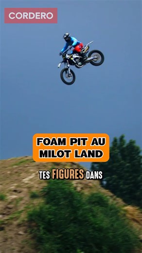 Il s’est construit une rampe pour pratiquer ses figures dans un bac de mousse 🛠️🏍️ L'épisode avec Ben Milot est en ligne 👉 https://www.youtube.com/watch?v=TYJdDyPJuK0 Ben Milot Hugo Girard | Hugo Girard Sans Limite Podcast