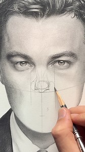 703K views · 17K reactions | Drawing a man’s face ✍️ frontal view #drawingtutorial #retratorealista #howtodrawaface #howtodraw #easydrawing #portraitdrawing #drawing #desenho #dibujo #disegno #dessin #portraitrealism #tutorialdedesenho #leonardodicaprio | Keith Nunes | Facebook