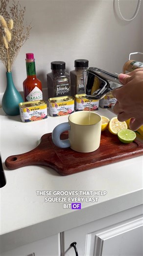 Maximize Juice with This Durable Manual Juicer