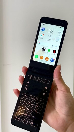 Samsung Folder 2: The Ultimate Flip Phone Experience in Black
