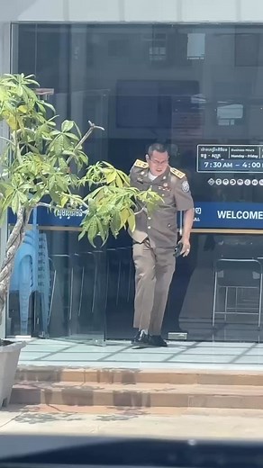 ✔ខ្លួនកាន់តែចាស់ទៅហើយ គឺលែងចង់ប្រកែកជាមួយមនុស្សខ្លះទៀតហើយ បើទោះបីជាគេនិយាយថា១ ១=៥ ឬដំរីអាចហោះបានក៏ដោយ ក៏ខ្ញុំយល់ស្របថាគេត្រូវដែរ ព្រោះគិតថាមនុស្សតែសំបកក្រៅតែចិត្តវិញ.....យុគ្គ៩ | Theom Poav