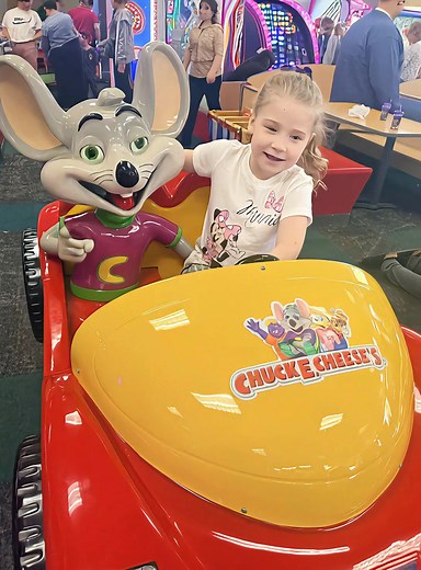 Little fun at Chuck E. Cheese 🐭✨ #chuckecheese #arcadefun #kidsfun #playtime #funnykids