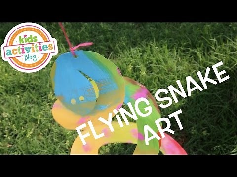 Flying Snake Art -- Easy Activity for Kids Using a Paper Plate!
