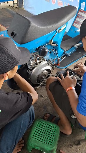 Sisa suasana balap di sentul kemarin. Perbaikan piston @sorotan | Enda Nizam