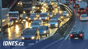 Příjezd do Prahy na D1 ochromila nehoda, Jižní spojka kolabovala - iDNES.cz