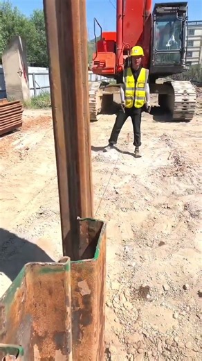 تثبيت وتغريز الستائر المعدنية بالهزّاز الهيدروليكي: هندسة ودقة بالغة