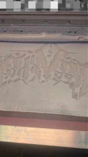 1.5K views · 4 comments | Behind the Scenes. So sieht’s aus, wenn Massakker durch die Presse geht. Roh, kompromisslos und direkt aus unserer Produktion.  Jeder Druck sitzt.  Jede Linie ein Brett.  Kein Bullshit – nur echtes Handwerk. Das Shirt ist already live – wer Massakker fühlt, weiß Bescheid. #prestigeworx #hardtekkmerchandise | Prestige Worx | Facebook